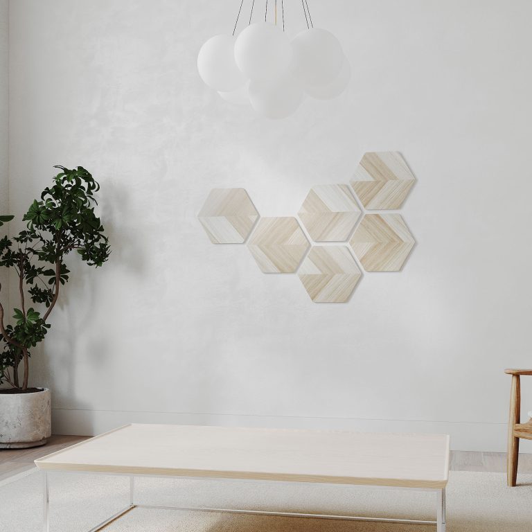 Vaimee Hexagon akustiikkapaneeli seinälle asennetuna Intarsia Tammi